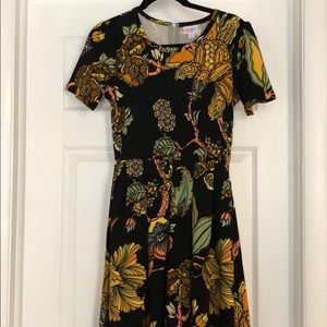 Medium LuLaRoe Amelia